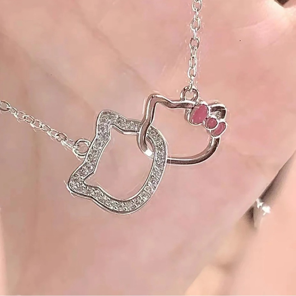 ♡ Hello kitty necklace
